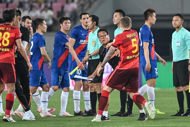 史上最弱国足不配世界杯 但中国足球接近触底反弹